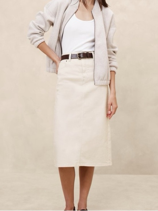 Banana Republic Dresses & Skirts - Banana Republic DENIM MIDI PENCIL SKIRT